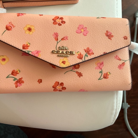Coach mystic flower large travel wallet nwt - Picture 3 of 14